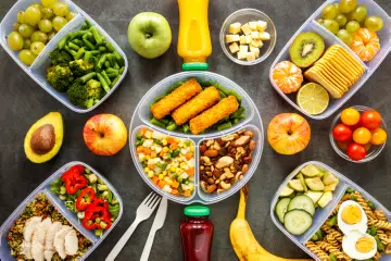 Merve Sungur ile Sağlıklı Beslenme Kutulara koyulmuş sağlıklı yiyecekler